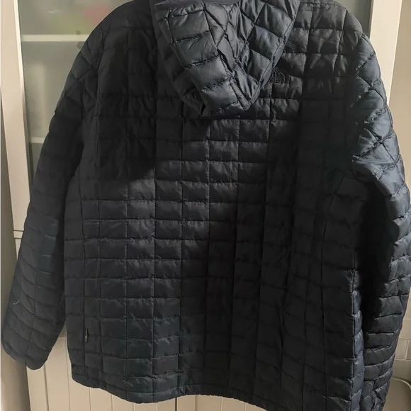 The North Face Men’s Thermoball Hoodie - Naxy XL - Picture 7 of 7